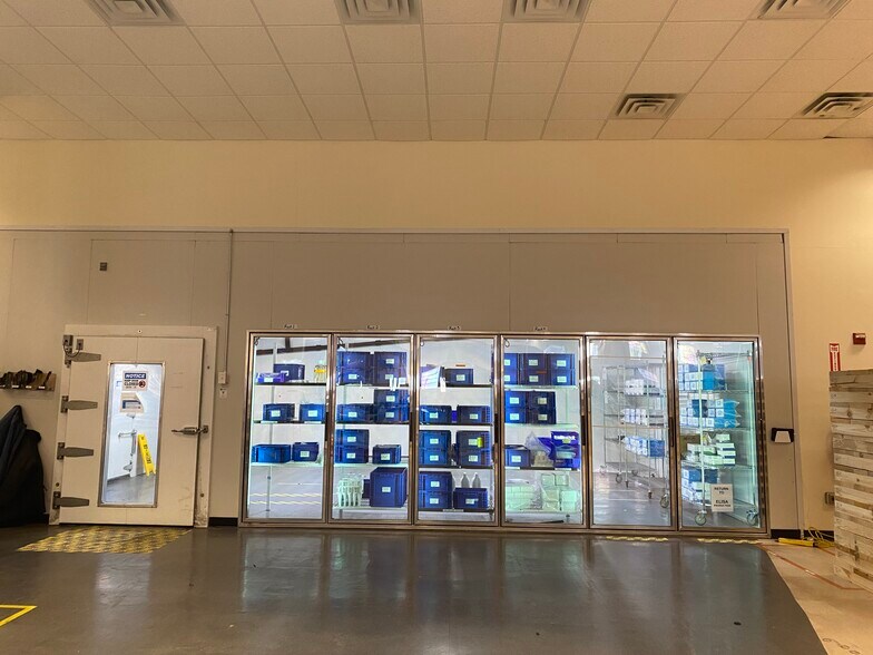 More Photos Of 7050 Burleson Rd, Austin Light Distribution For Sale