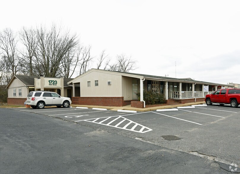More Photos Of 1723-1755 Main St, Southaven Storefront Retail Office For Sale