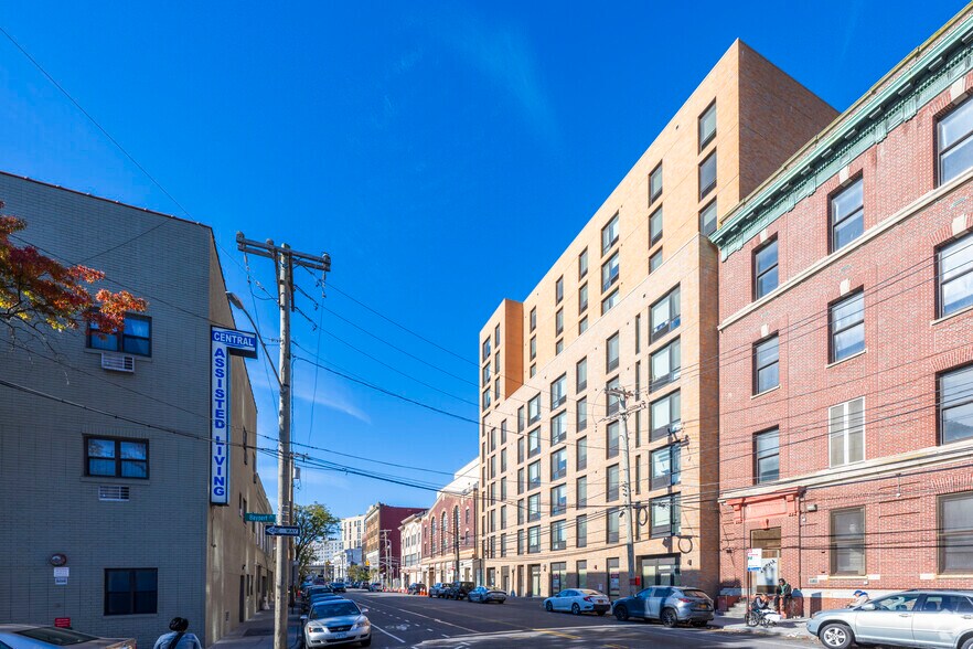 More Photos Of 1508 Central Ave, Far Rockaway Storefront Retail Residential For Lease
