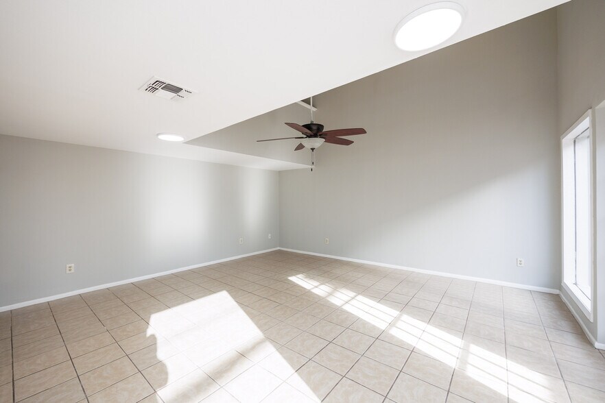 More Photos Of 801 S Carancahua St, Corpus Christi Apartments For Sale