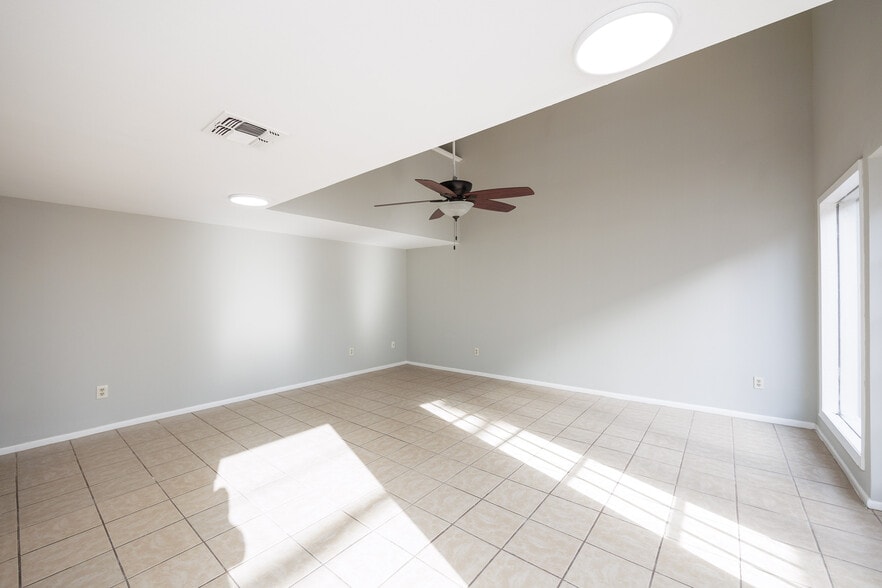 More Photos Of 801 S Carancahua St, Corpus Christi Apartments For Sale