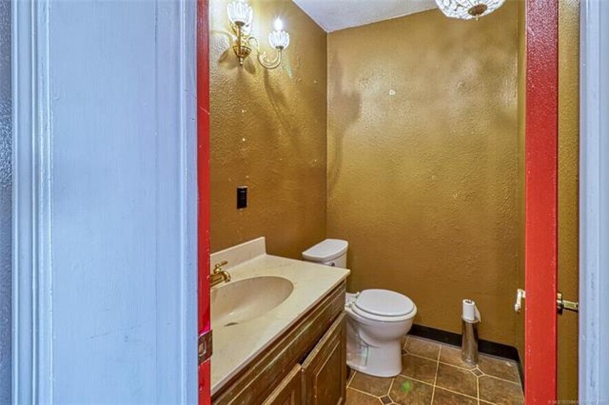 More Photos Of 37-45 E Foley St, Eufaula Storefront For Sale