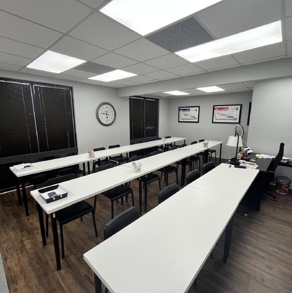 More Photos Of 9292 Huntington Sq, North Richland Hills Loft Creative Space For Lease
