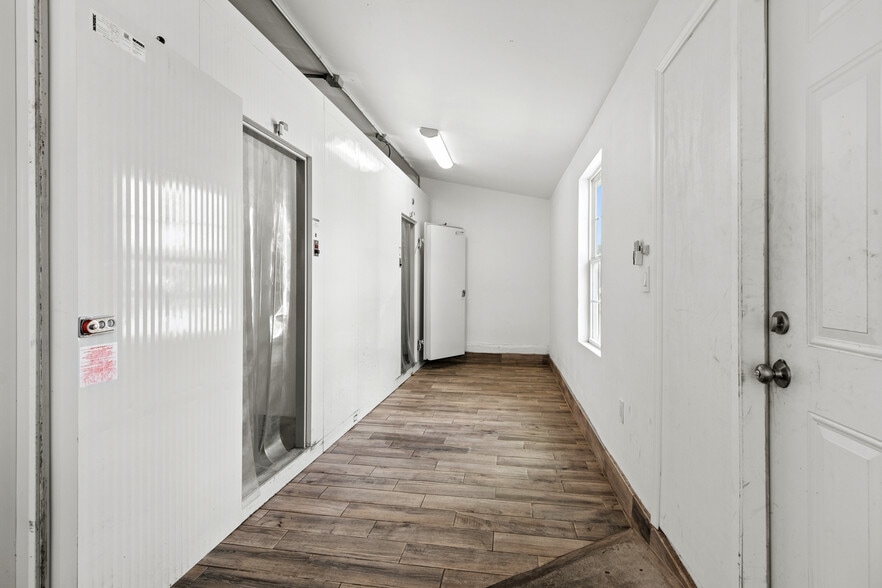 More Photos Of 8228 Oak St, New Orleans Office For Sale