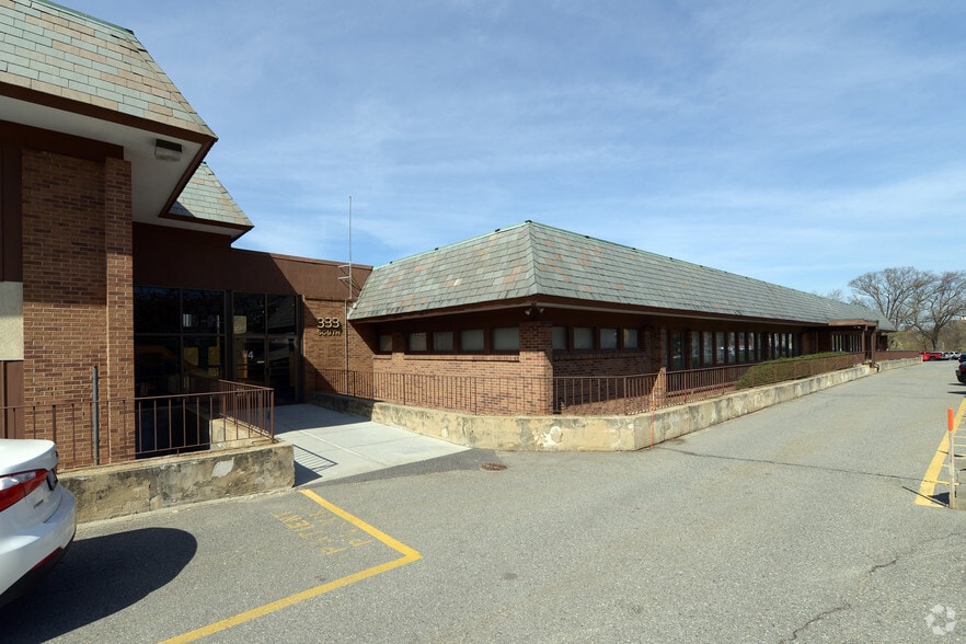 More Photos Of 333 School St, Pawtucket Medical For Lease
