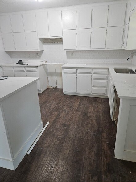 Primary Photo Of 1212 Thompson St, Bridgeport Multifamily For Sale