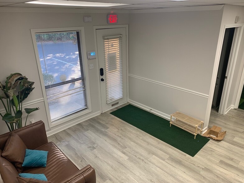 More Photos Of 875 Old Roswell Rd, Roswell Office For Sale