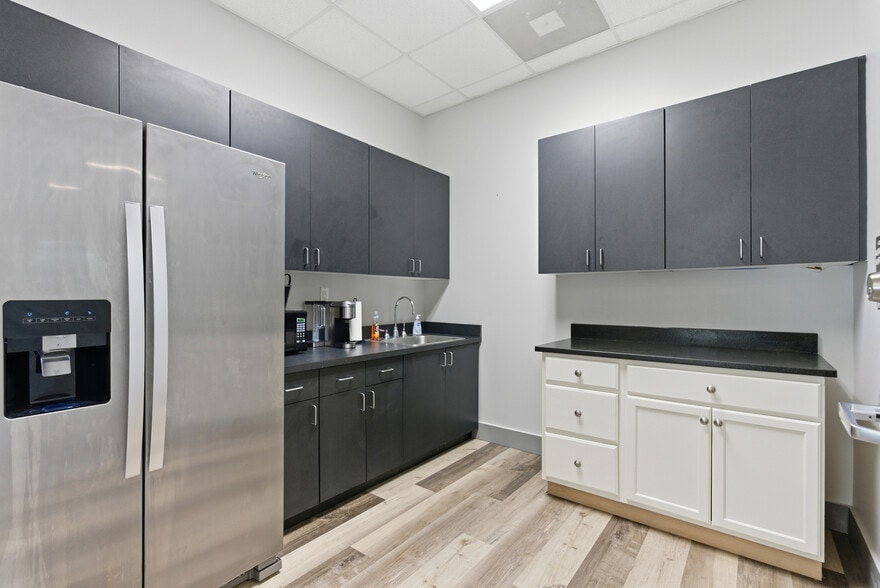 More Photos Of 11303 Highway 92, Woodstock Freestanding For Sale
