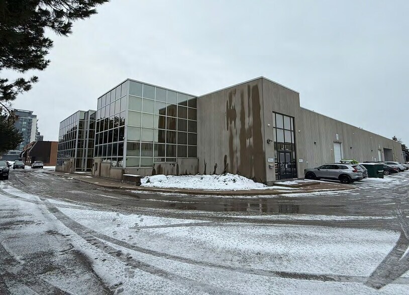 More Photos Of 21-23 Kodiak Cres, Toronto Warehouse For Lease