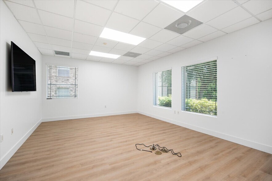 More Photos Of 8626 N Himes Ave, Tampa Medical For Sale