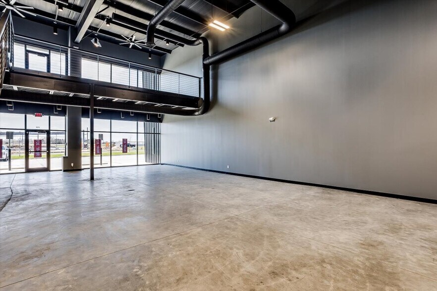 More Photos Of 4078 N Hoover Ct, Wichita Industrial For Sale