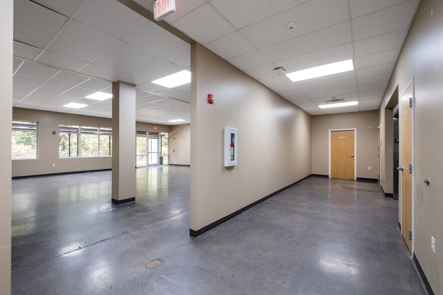 More Photos Of 1815 Rahling Rd, Little Rock Office For Sale