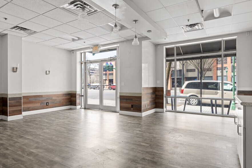 More Photos Of 100 Market St, Chattanooga Storefront For Sale