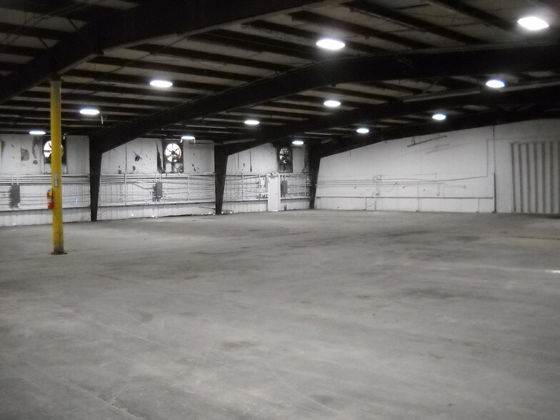 More Photos Of 3517 Century Blvd, Lakeland Warehouse For Lease