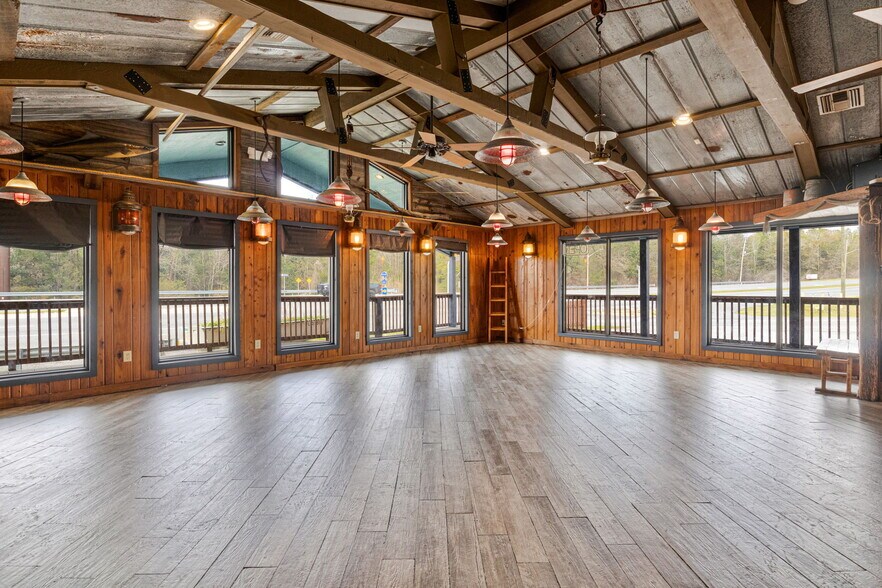 More Photos Of 3605 Highway 90, Pace Restaurant For Sale