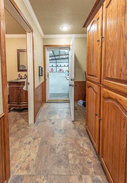 More Photos Of 2303 Private Road 7340 rd, Lubbock Warehouse For Lease