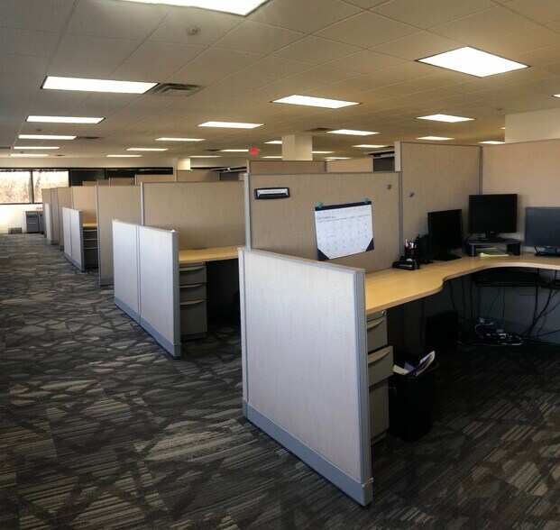 More Photos Of 7900 Tanners Gate Ln, Florence Office For Lease