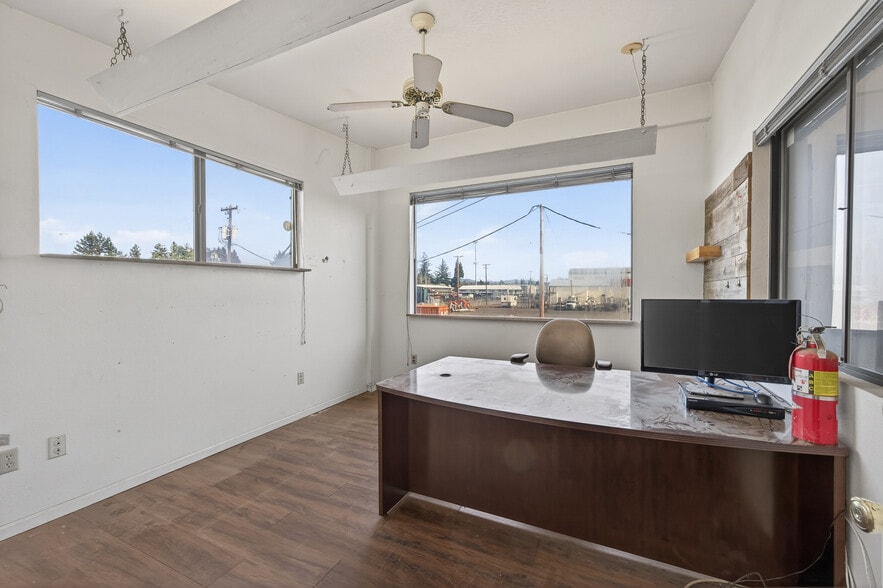 More Photos Of 2150 Cross St, Eugene Service For Lease