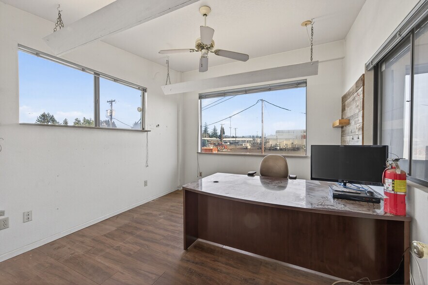 More Photos Of 2150 Cross St, Eugene Service For Lease