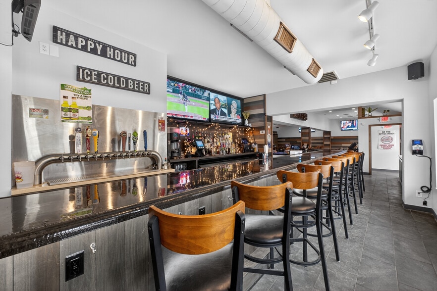 More Photos Of 8713 Gravois Rd, Saint Louis Restaurant For Sale