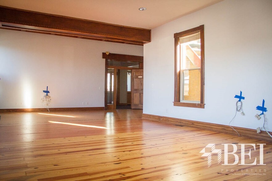 More Photos Of 11 N Batavia Ave, Batavia Office For Sale