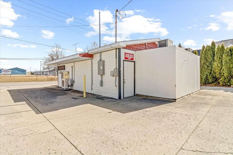 More Photos Of 406 N Main St, Lynn Restaurant For Lease