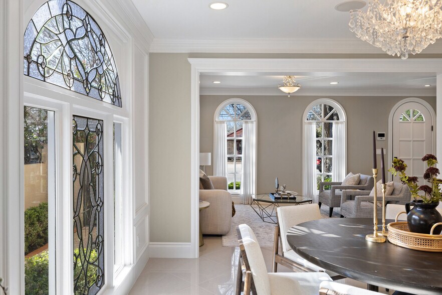 More Photos Of 1810 W 35th St, Austin Specialty For Sale