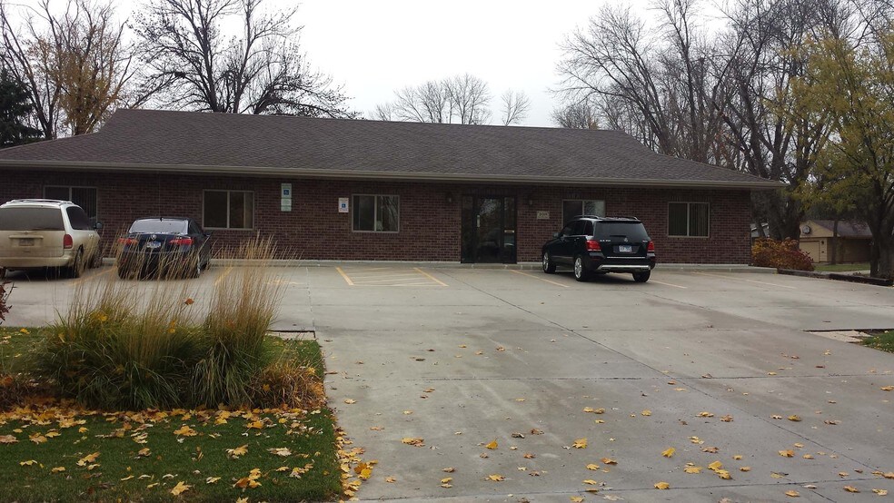 Primary Photo Of 108 E 38th St, Sioux Falls Office Residential For Lease