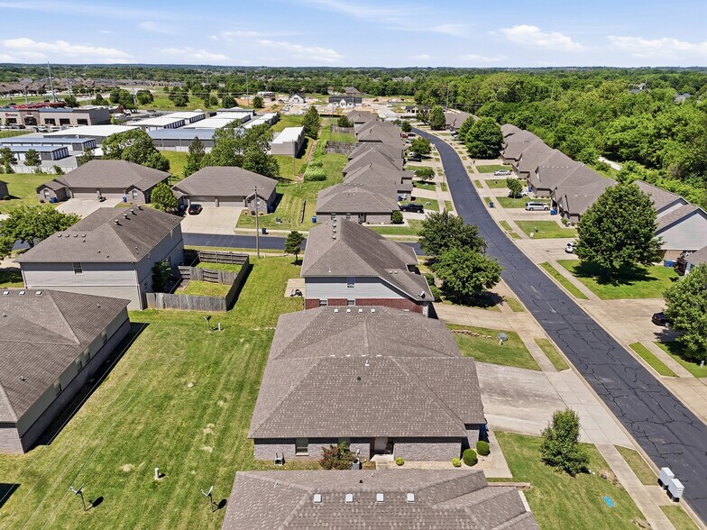 More Photos Of 3403 SW Deerfield Blvd, Bentonville Multifamily For Sale