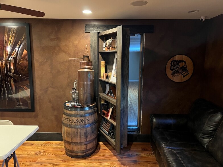 More Photos Of 2118 Bruce Ave, Louisville Restaurant For Sale