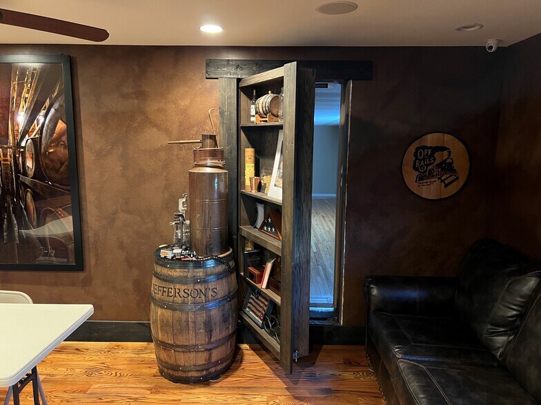 More Photos Of 2118 Bruce Ave, Louisville Restaurant For Sale