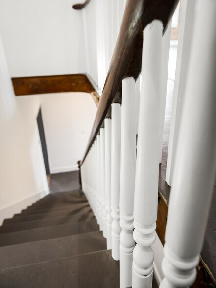 More Photos Of 123 W Main St, Middletown Storefront Retail Office For Lease