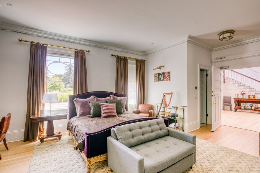 More Photos Of 2 Kemble St, Lenox Hotel For Sale