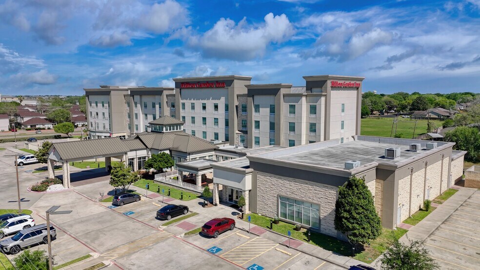 More Photos Of 123 Huvar St, Victoria Hotel For Sale