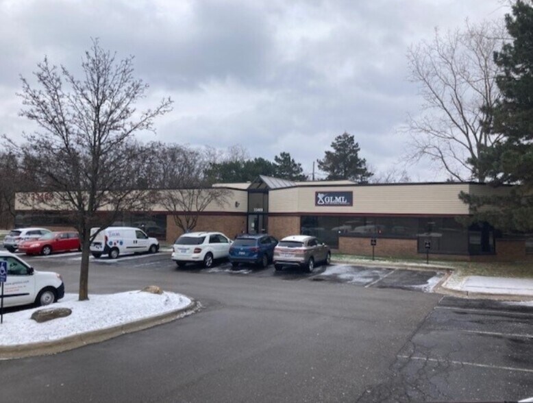 Primary Photo Of 33469 W 14 Mile Rd, Farmington Hills Office For Sale