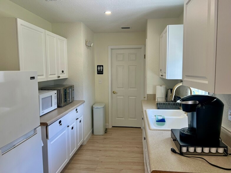 More Photos Of 2455 Ark Academy Ct, Sanford Office For Sale