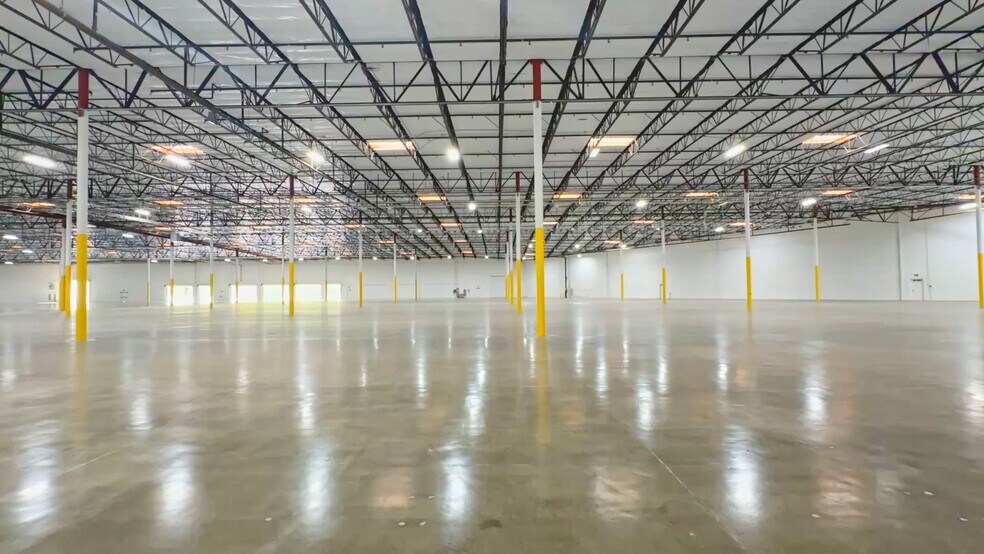 More Photos Of 709 Science Dr, Moorpark Warehouse For Lease