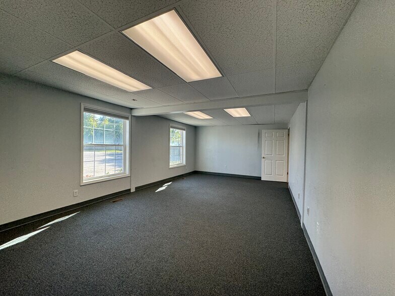 More Photos Of 8123 Grand River Rd, Brighton Medical For Lease
