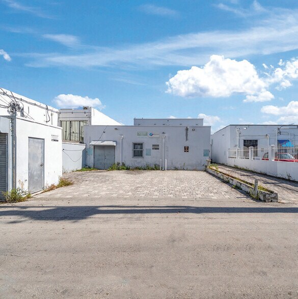 More Photos Of 1558 Alton Rd, Miami Beach Office For Sale