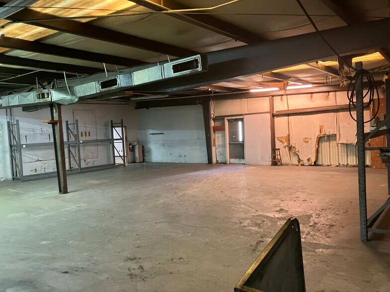 More Photos Of 601 Oak St, Forest City Light Distribution For Lease