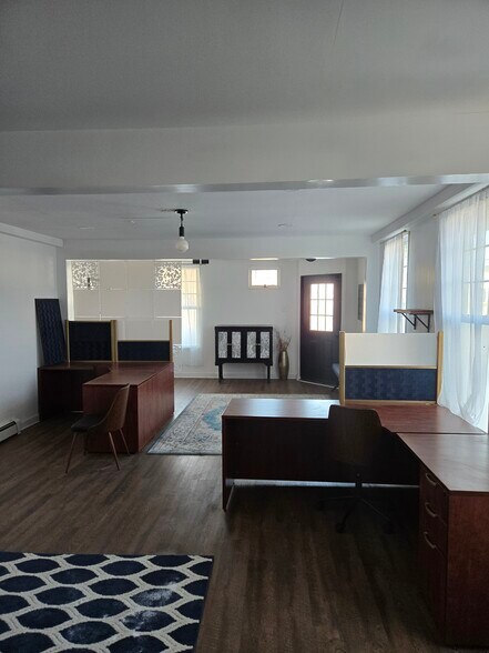 More Photos Of 8 W Broadway, Etters Office For Sale