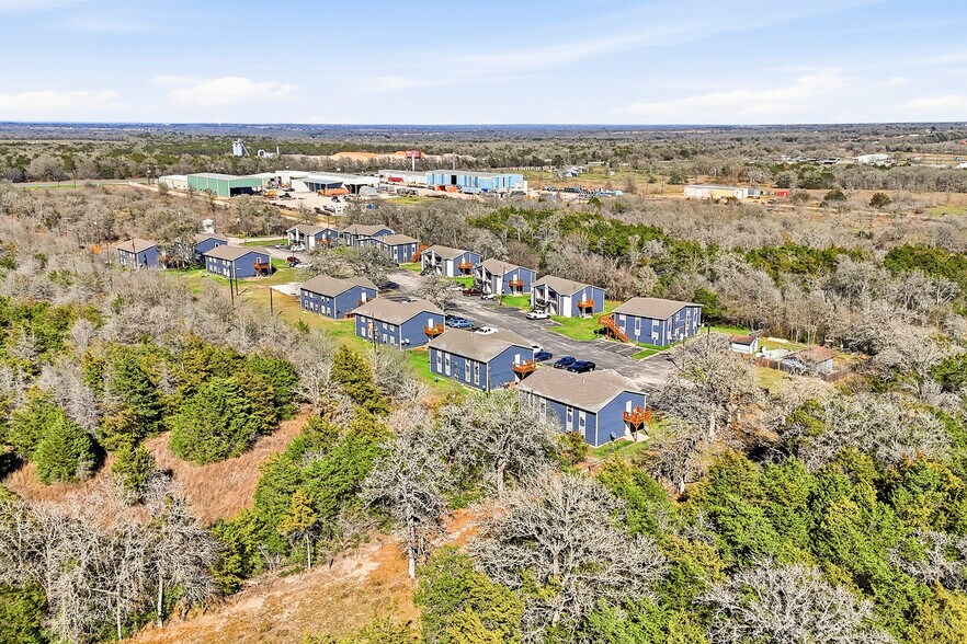 More Photos Of 1105 Westwood Ln, Giddings Apartments For Sale