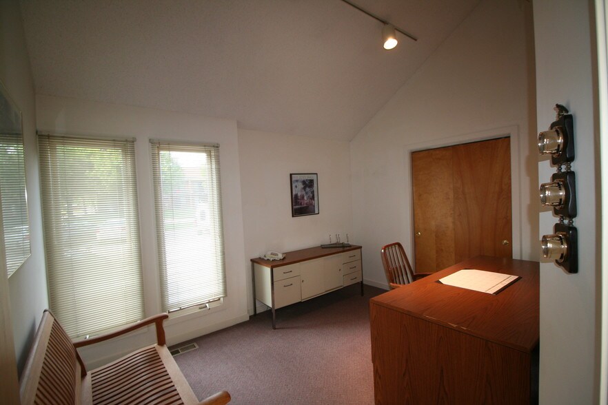More Photos Of 300 N Pottstown Pike, Exton Office For Lease