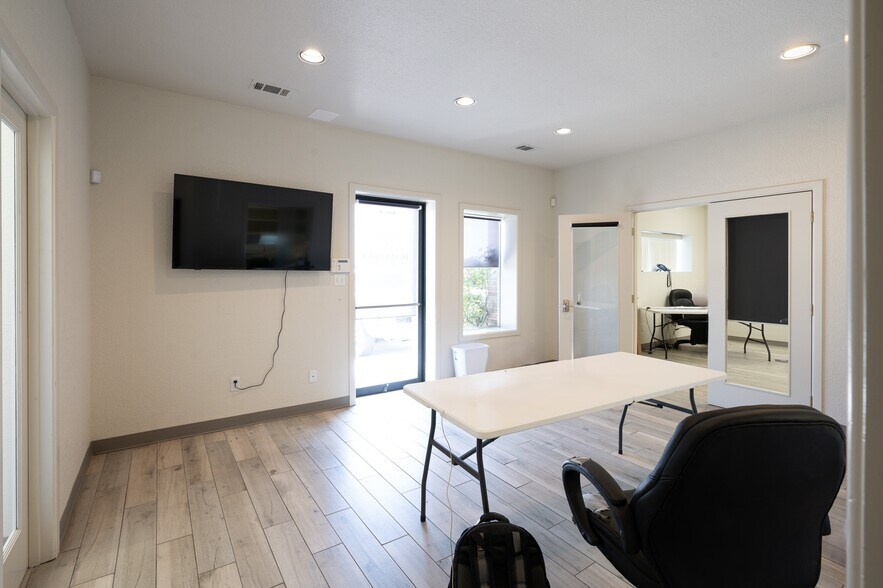 More Photos Of 3700 Highway 123, San Marcos Office For Lease