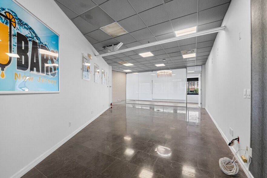 More Photos Of 115 River Rd, Edgewater Restaurant For Lease