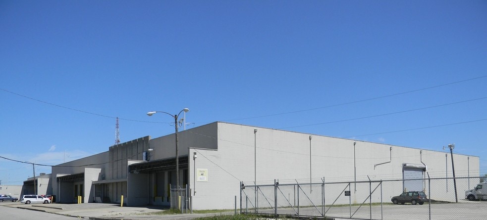 More Photos Of 902 Cooke Ave, Norfolk Distribution For Lease