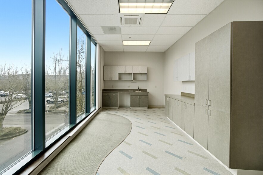 More Photos Of 680 Hawthorne Ave SE, Salem Office For Sale