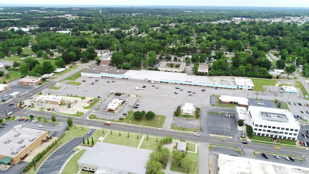 More Photos Of 638 W Main St, Jacksonville Unknown For Lease