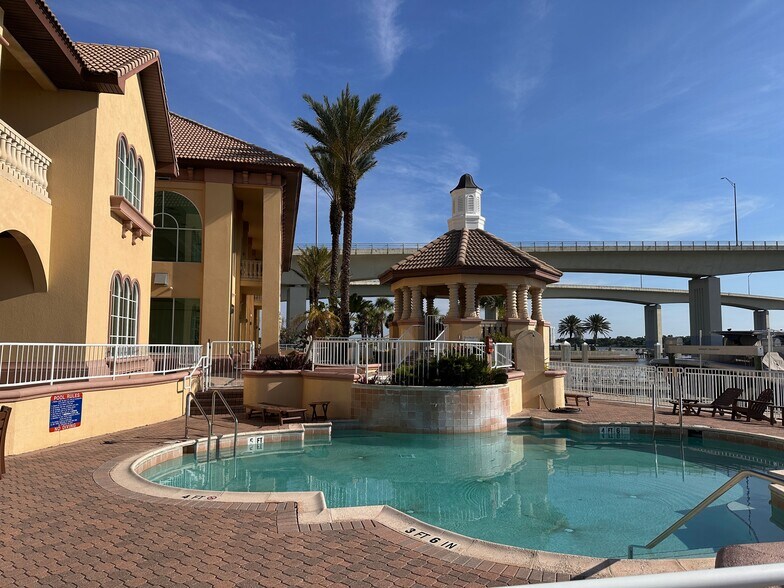 More Photos Of 825 Ballough Rd, Daytona Beach Office For Lease