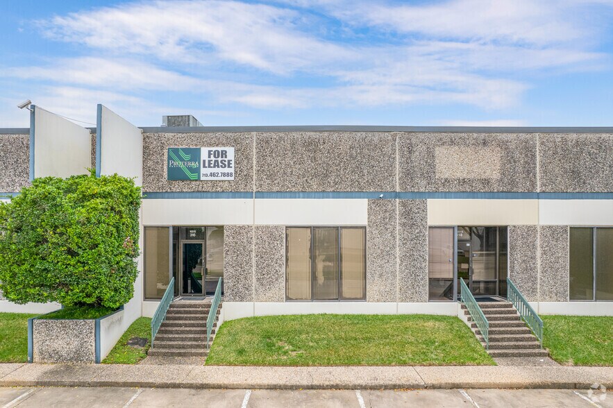 More Photos Of 16515 Hedgecroft Dr, Houston Light Distribution For Lease